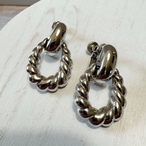 Napier Vintage Twisted Door Knocker Style Screw back Clip Earrings Silver Tone - Picture 1 of 9